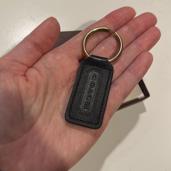 VINTAGE COACH LEATHER FOB KEY CHAIN HANGTAG BRASS COLLECTIBLE - BRAND NEW IN BOX - Picture 9 of 9